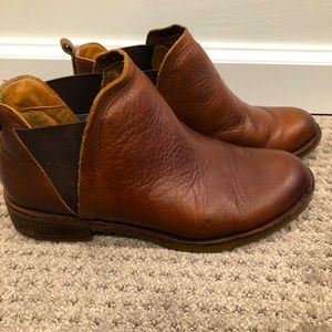 Sofft brown leather ankle boot